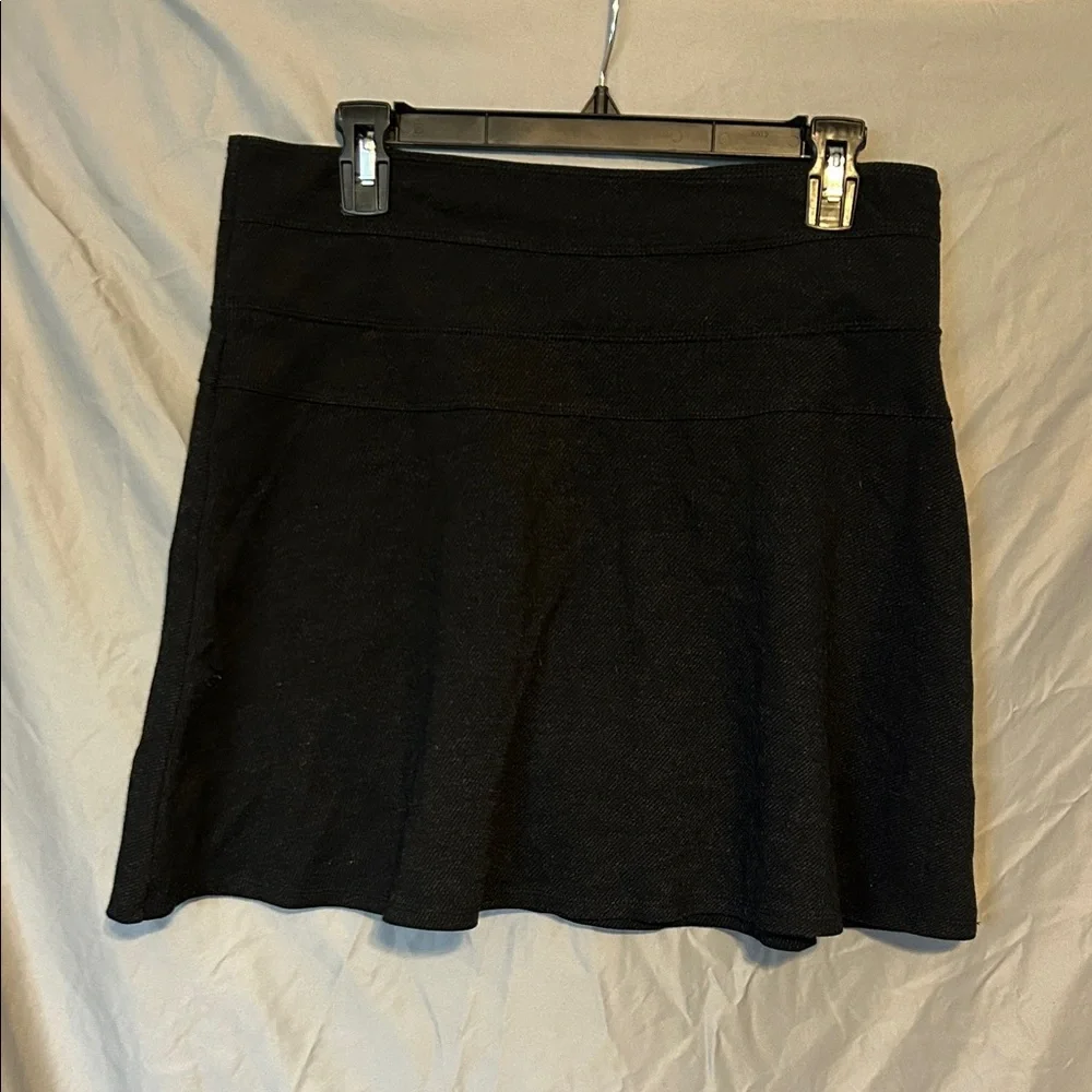 Athleta Black Mini Skirt (No Shorts) Zipper. Size 8 Fixed slight hole (Pictured) - Picture 3 of 11